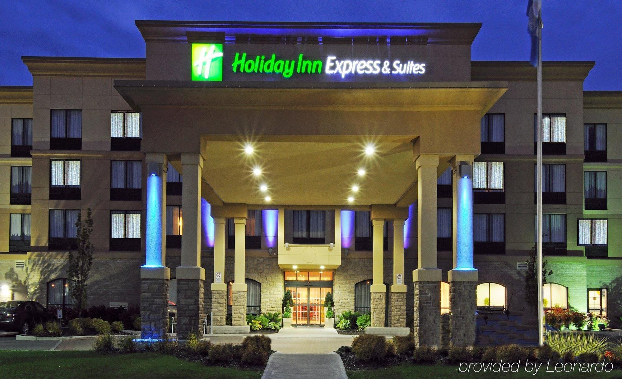 Holiday Inn Express & Suites - Belleville By Ihg Exterior foto