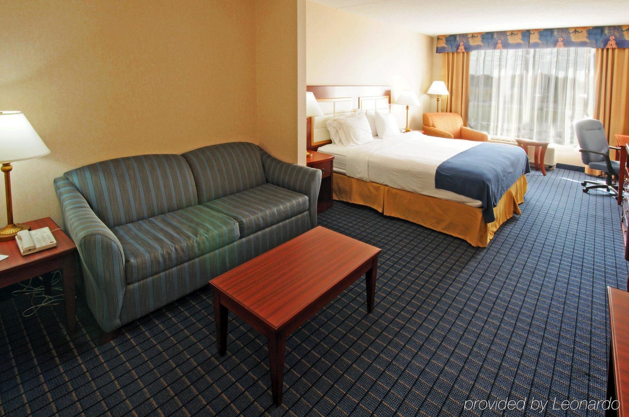 Holiday Inn Express & Suites - Belleville By Ihg Quarto foto