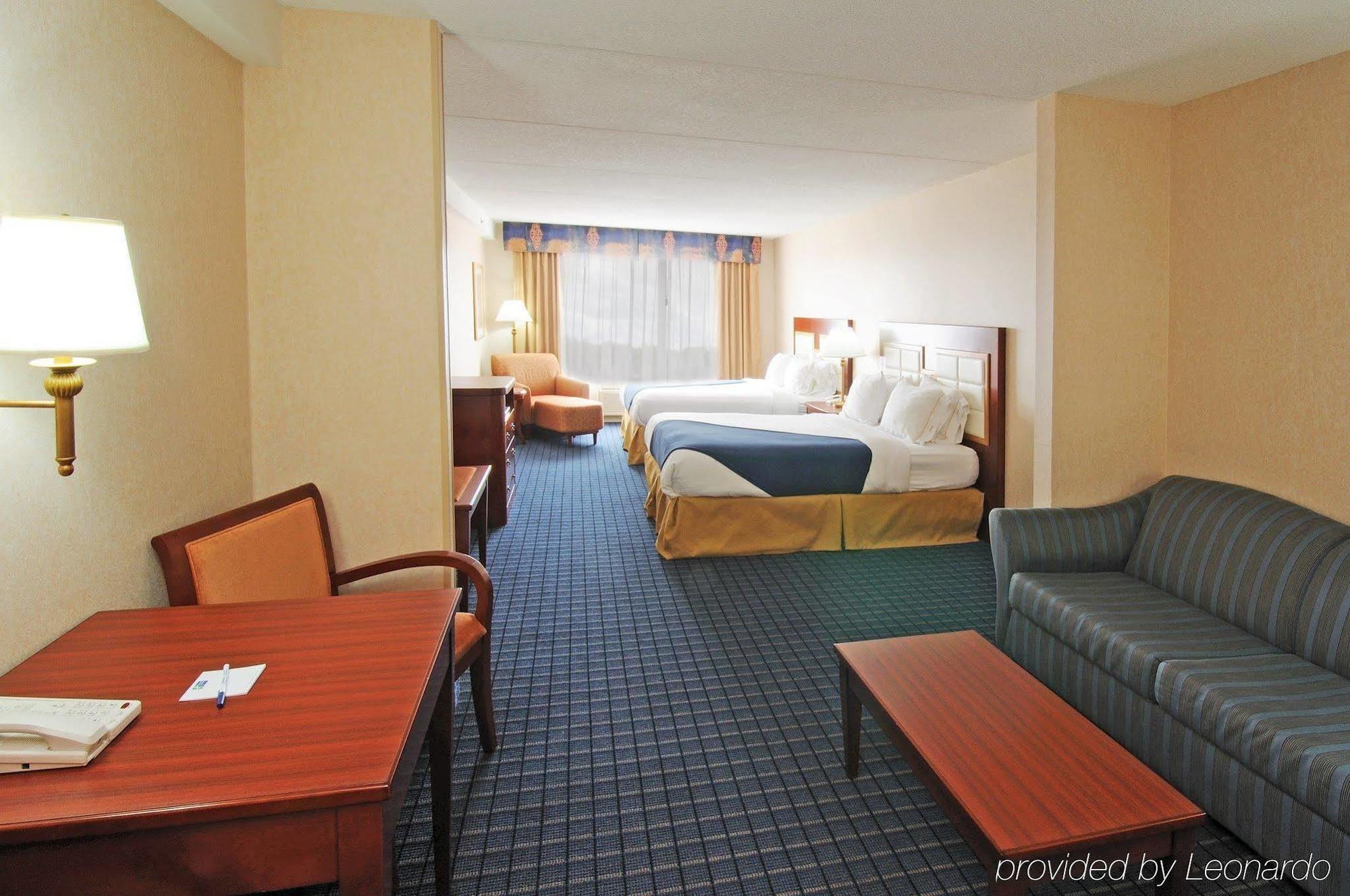 Holiday Inn Express & Suites - Belleville By Ihg Quarto foto